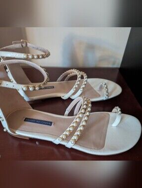 Stuart Weitzman Gladiator Pearl-Strap Ivory Ring Toe Sandals Size 9